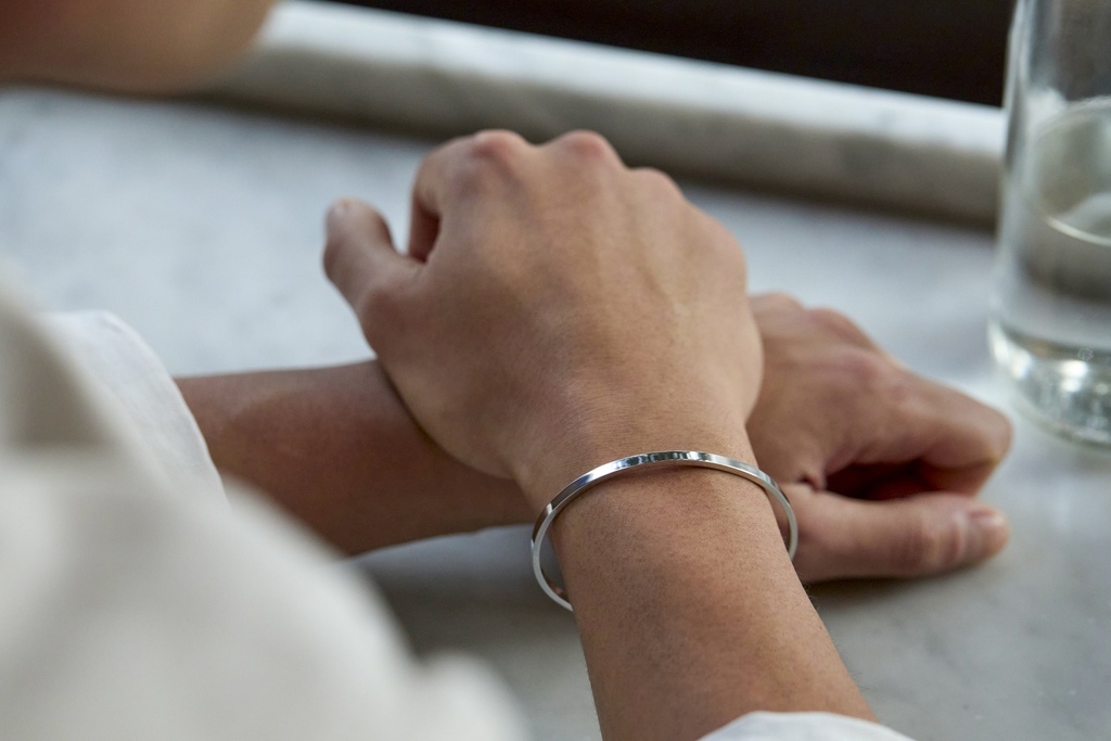 4MM FINE BANGLE